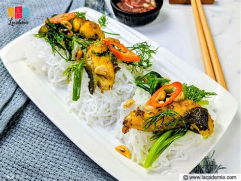 vietnamese-turmeric-fish-with-dill-noodles-chả image