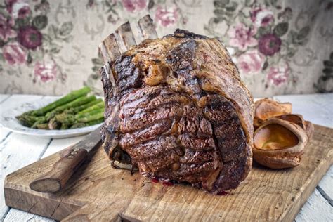 standing-rib-roast-with-burgundy-gravy-the-spice image