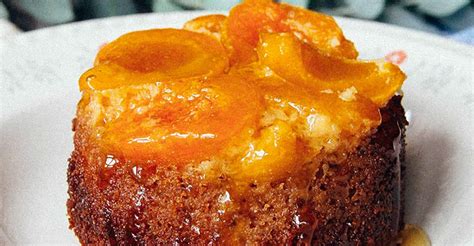 floureless-paleo-apricot-upside-down-cake-guest image