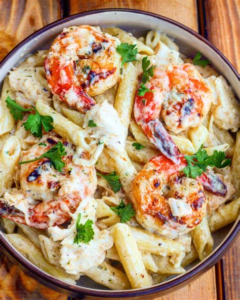 creamy-shrimp-and-chicken-alfredo-pasta-evs-eats image