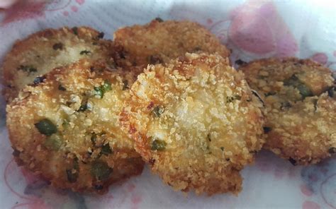 easy-walleye-cakes-recipe-with-homemade-tartar-sauce image