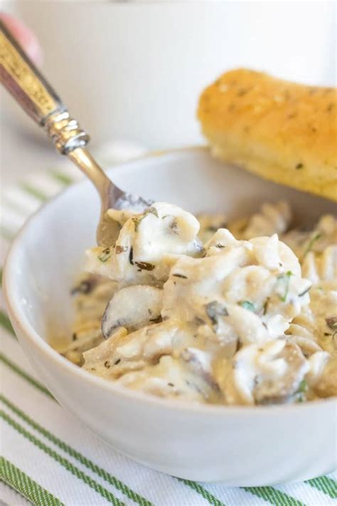 mushroom-and-goat-cheese-pasta-artzy-foodie image
