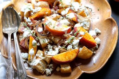 grilled-peach-bacon-salad-with-buttermilk-dressing image