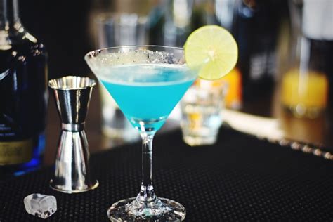 easy-blue-kamikaze-cocktail-recipe-recipesnet image
