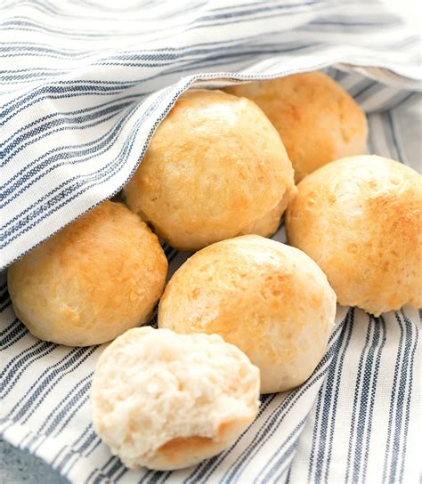 no-yeast-dinner-rolls-kirbies-cravings image