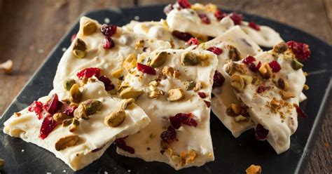 easy-white-chocolate-bark-topping-ideas-insanely image