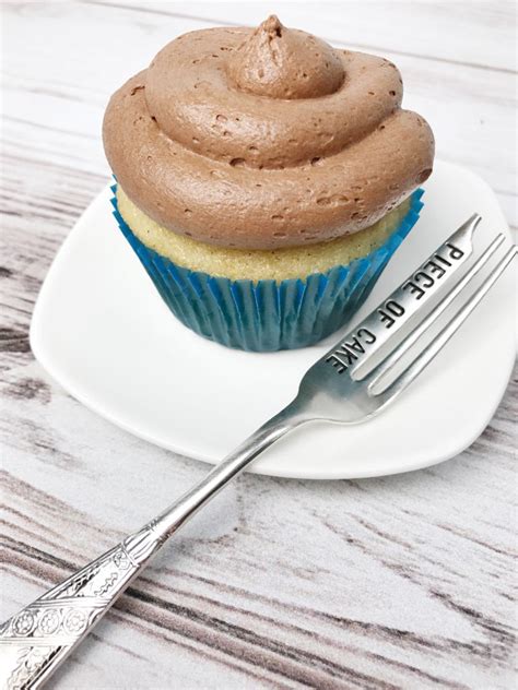 vanilla-bean-cupcakes-kelly-lynns-sweets-and-treats image