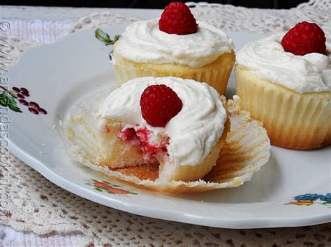 raspberry-white-chocolate-cupcakes-amandas-cookin image