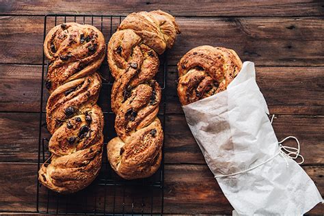 a-twisted-olive-bread-for-your-picnic-basket image