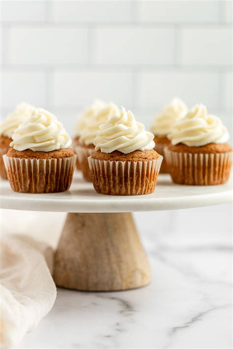 pumpkin-cupcakes-cream-cheese-frosting-live image