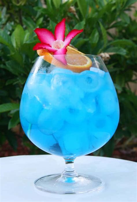 the-10-most-popular-tropical-drink image