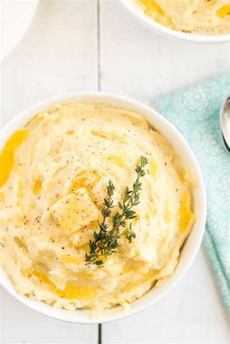 best-mashed-potatoes-recipe-with-garlic-and-thyme image