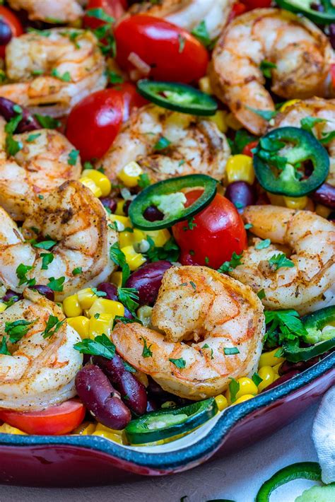 this-clean-eating-spicy-shrimp-skillet-explodes-with image