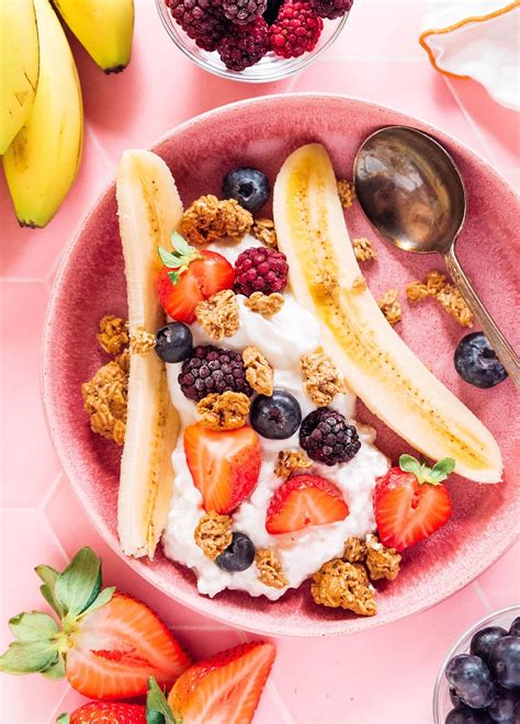 healthy-breakfast-banana-split-super-easy-10-minutes image