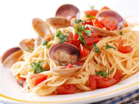 linguine-with-clams-and-pancetta image