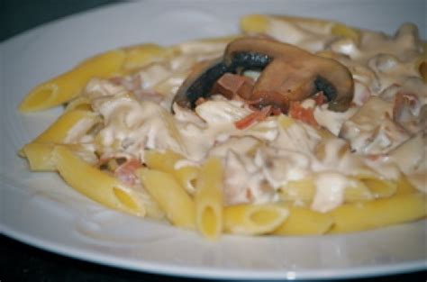 pasta-with-mushrooms-ham-cream-la-gazzetta image