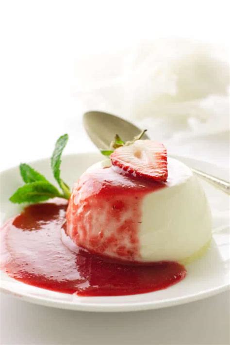 vanilla-panna-cotta-with-strawberry-sauce-savor-the image