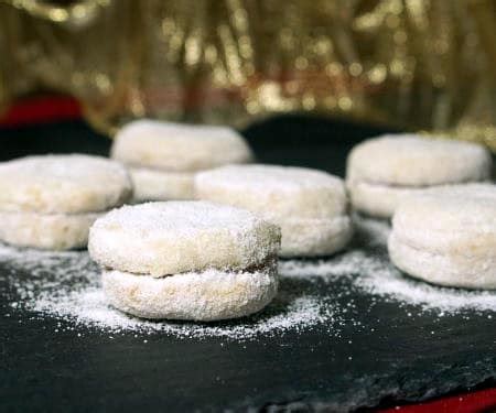vanilice-serbian-little-vanilla-cookies-curious image