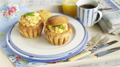 scrambled-eggs-with-smoked-salmon-and-brioche image
