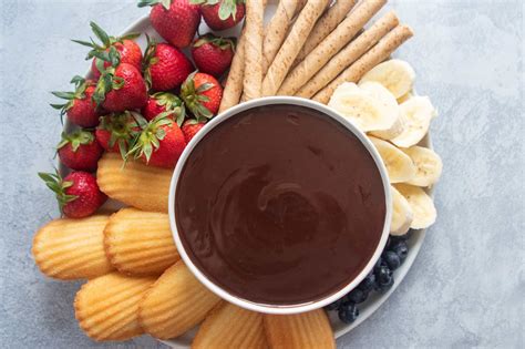 nutella-chocolate-hazelnut-fondue-giadzy image