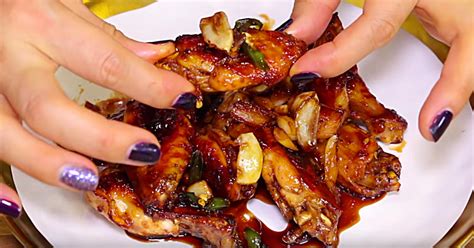 sticky-honey-garlic-wings-recipe-diyjoycom image