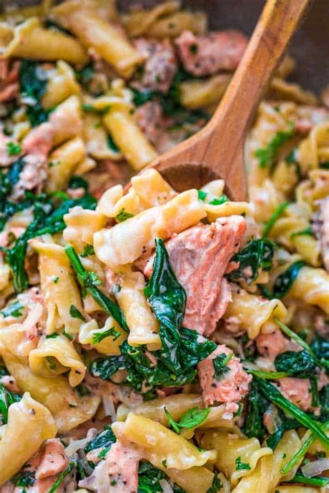 salmon-pasta-with-spinach-cooktoria image