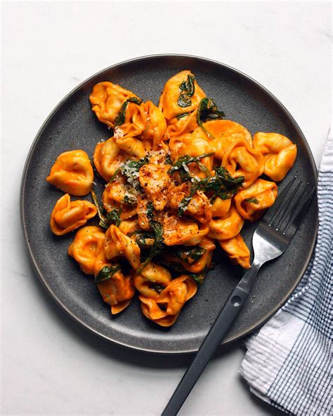 tortellini-with-roasted-red-pepper-pesto-the-dinner image
