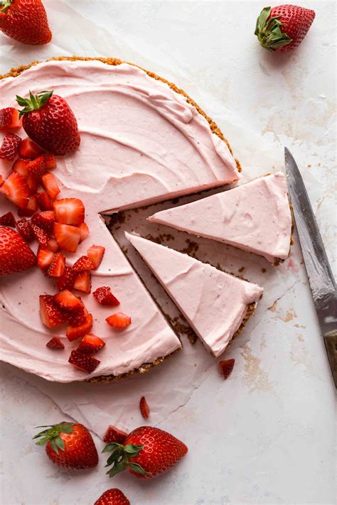 no-bake-strawberry-cream-cheese-pie image