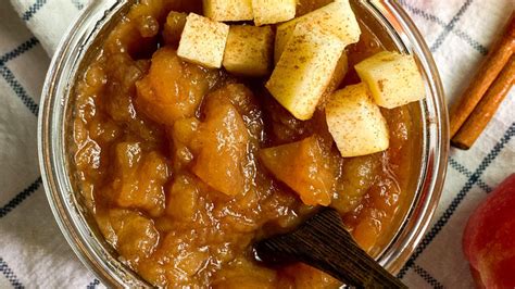 slow-cooker-chunky-applesauce-recipe-mashedcom image