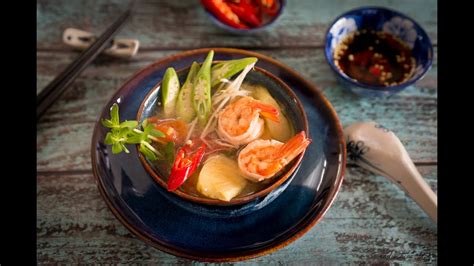 the-perfect-vietnamese-sweet-and-sour-soup-canh image