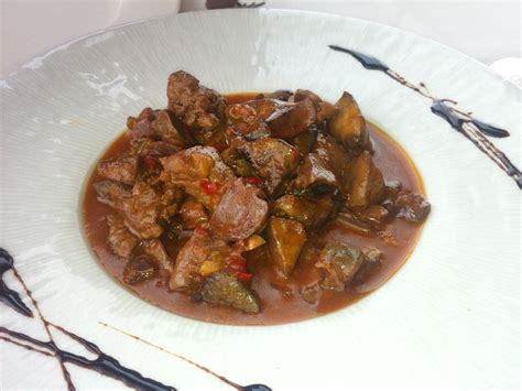 estofado-de-carne-con-vino-tinto-beef-stew-recipe-the image