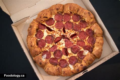 pizza-hut-canada-5-cheese-stuffed-crust-with-bacon image
