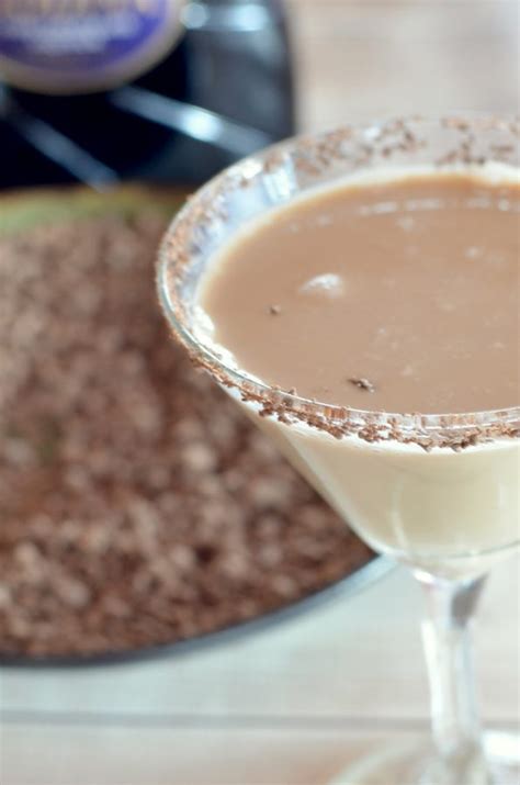 chocolate-martini-recipes-chocolate-cream-pie-martini image