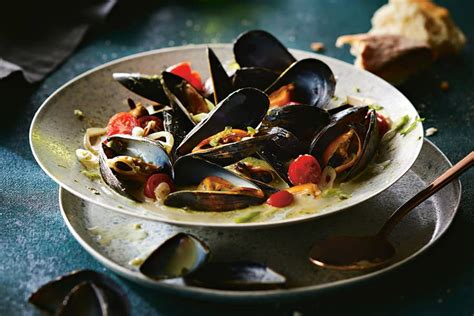 green-curry-mussels-canadian-living image