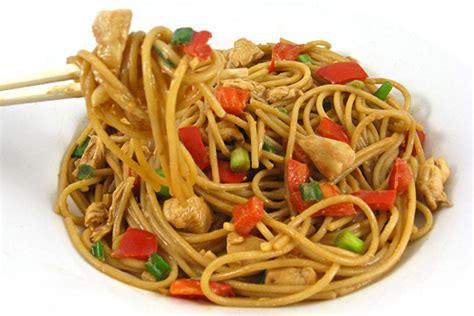 skinny-thai-chicken-and-peanut-noodles-skinny-kitchen image