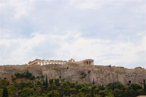 horiatiki-greek-village-salad-acropolis-of-athens image