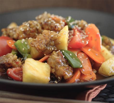 tempeh-stir-fry-with-bell-peppers-in-teriyaki-sauce image