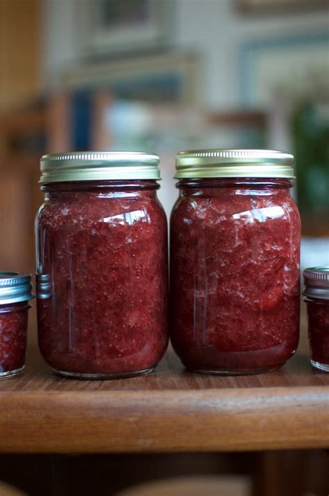 strawberry-ginger-jam-food-in-jars image