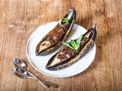 grilled-banana-with-chocolate-recipe-kitchen-stories image