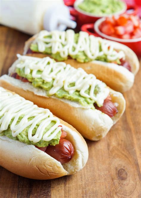 completo-italiano-chilean-italian-style-hot-dog-taras image