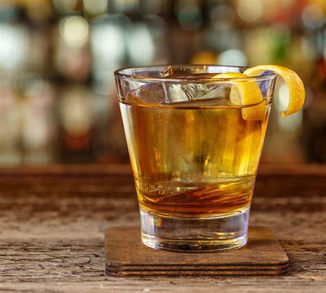 easy-rusty-nail-cocktail-recipe-cocktail-society image