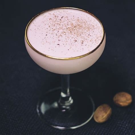 pink-squirrel-cocktail-recipe-liquorcom image