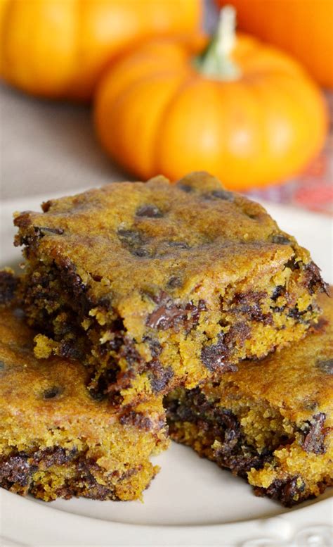 delicious-pumpkin-chocolate-chip-bars-mom-endeavors image