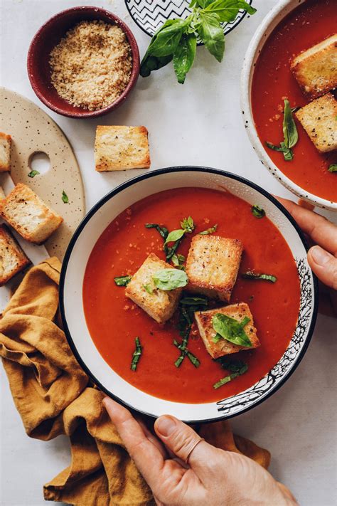 easy-1-pot-tomato-soup-vegan-minimalist-baker image
