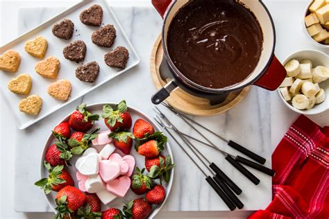 chocolate-marshmallow-fondue-jelly-toast image