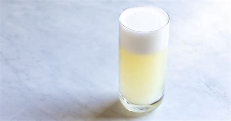 gin-fizz-cocktail-recipe-liquorcom image