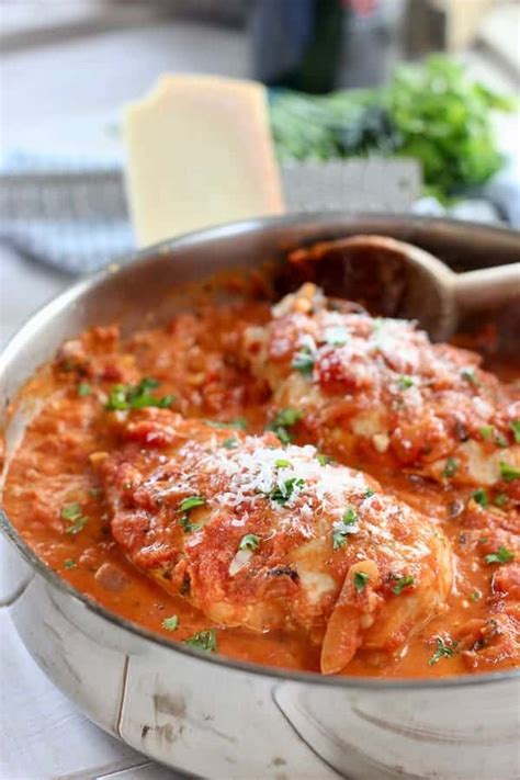 easy-chicken-in-tomato-sauce-a-30-minute-one-pan image