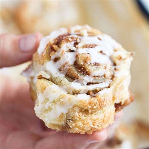 cinnamon-rolls-with-puff-pastry-and-icing-where-is-my image