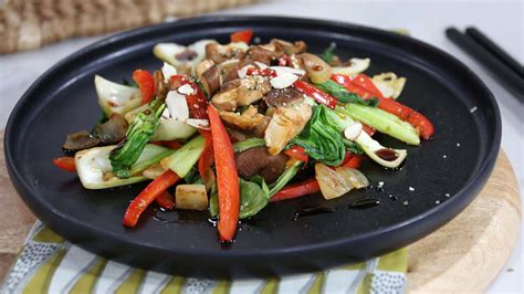 bok-choy-stir-fry-with-garlic-and-mushrooms-ctv image