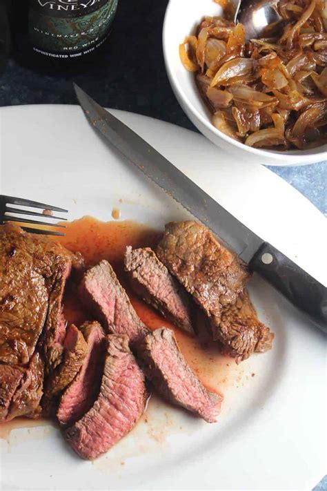 oven-roasted-sirloin-steak-with-onion-sauce-cooking image